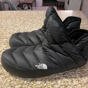 Women’s Northface Thermoball booties